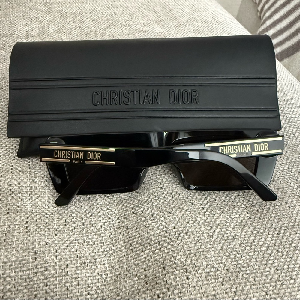 Dior Signature S6u Sunglasses in Shiny Black - Picture 10 of 12